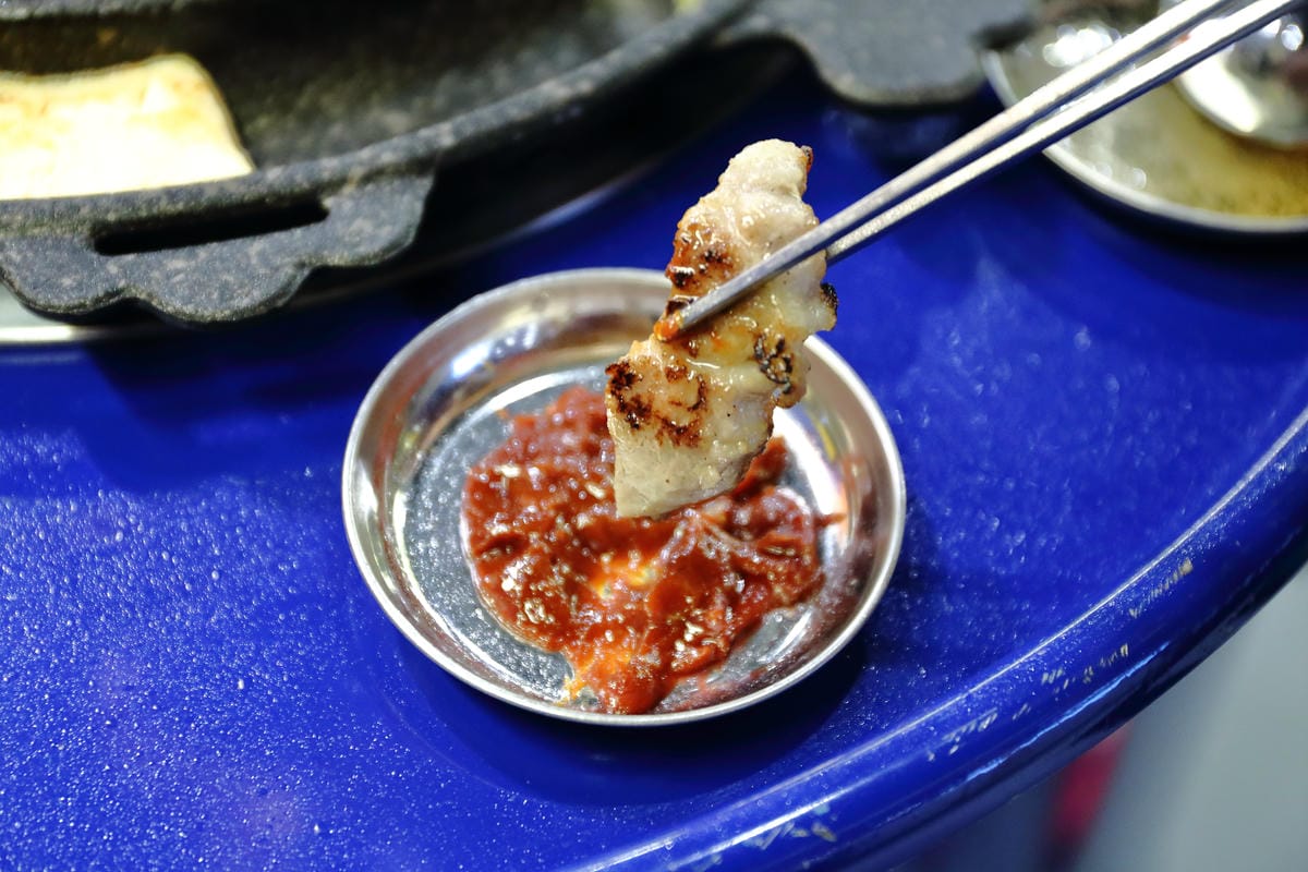 【食。中壢】Stand up韓道立燒 中壢店～韓式烤肉新開幕！只有鐵桶、只能站著吃的烤肉店！(已歇業)