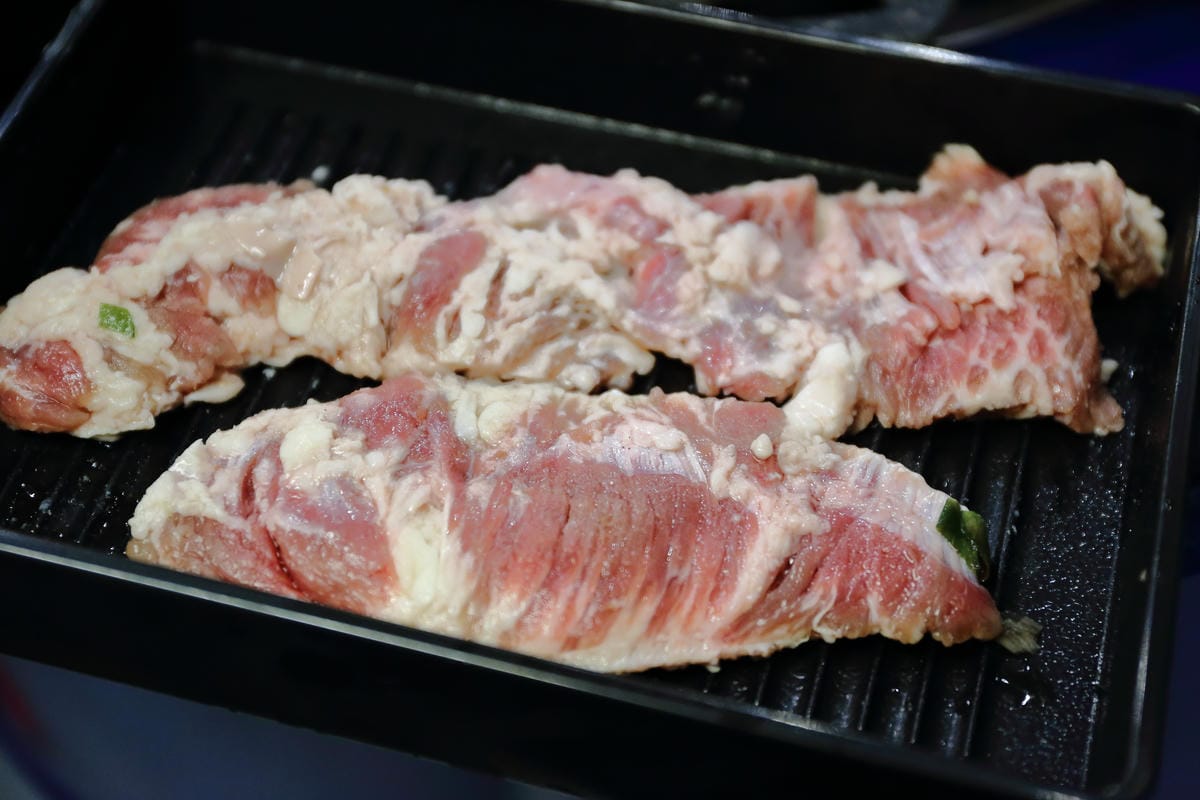 【食。中壢】Stand up韓道立燒 中壢店～韓式烤肉新開幕！只有鐵桶、只能站著吃的烤肉店！(已歇業)