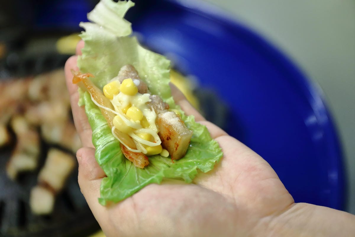 【食。中壢】Stand up韓道立燒 中壢店～韓式烤肉新開幕！只有鐵桶、只能站著吃的烤肉店！(已歇業)