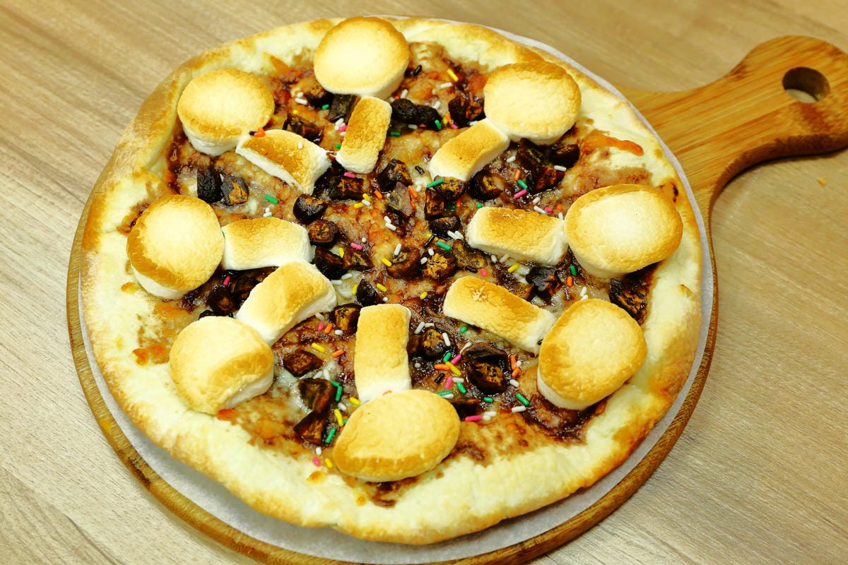 【食。士林】iPizza愛披薩～士林夜市披薩。融合許多台灣食材和獨特風味的餡料，徹底顛覆你對披薩的既定印象！百聞不如一見的好滋味！