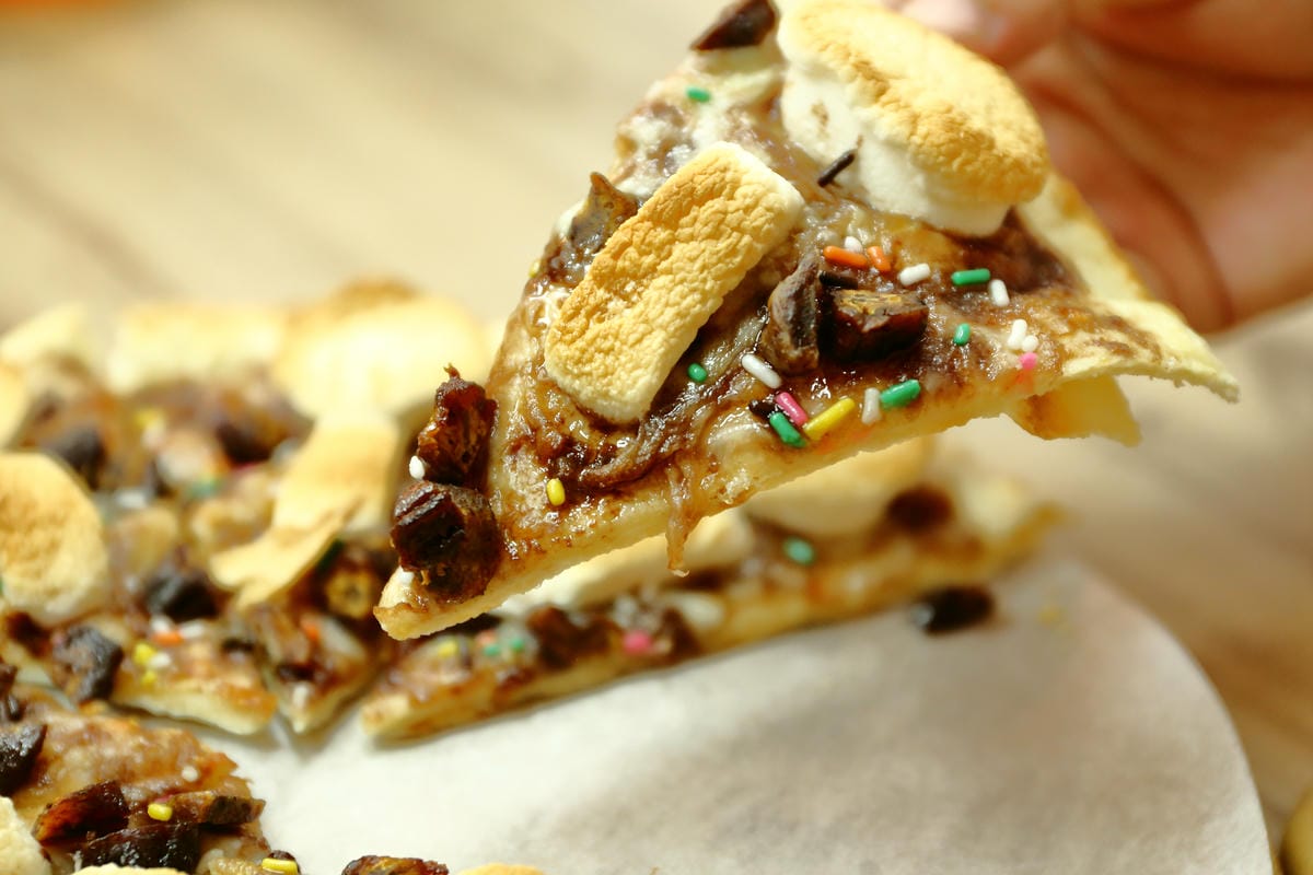 【食。士林】iPizza愛披薩～士林夜市披薩。融合許多台灣食材和獨特風味的餡料，徹底顛覆你對披薩的既定印象！百聞不如一見的好滋味！