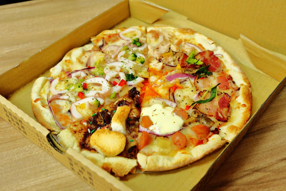 【食。士林】iPizza愛披薩～士林夜市披薩。融合許多台灣食材和獨特風味的餡料，徹底顛覆你對披薩的既定印象！百聞不如一見的好滋味！