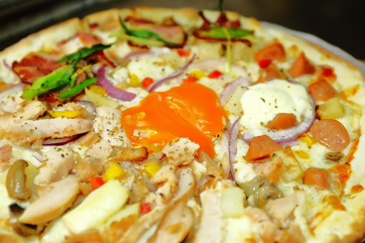 【食。士林】iPizza愛披薩～士林夜市披薩。融合許多台灣食材和獨特風味的餡料，徹底顛覆你對披薩的既定印象！百聞不如一見的好滋味！