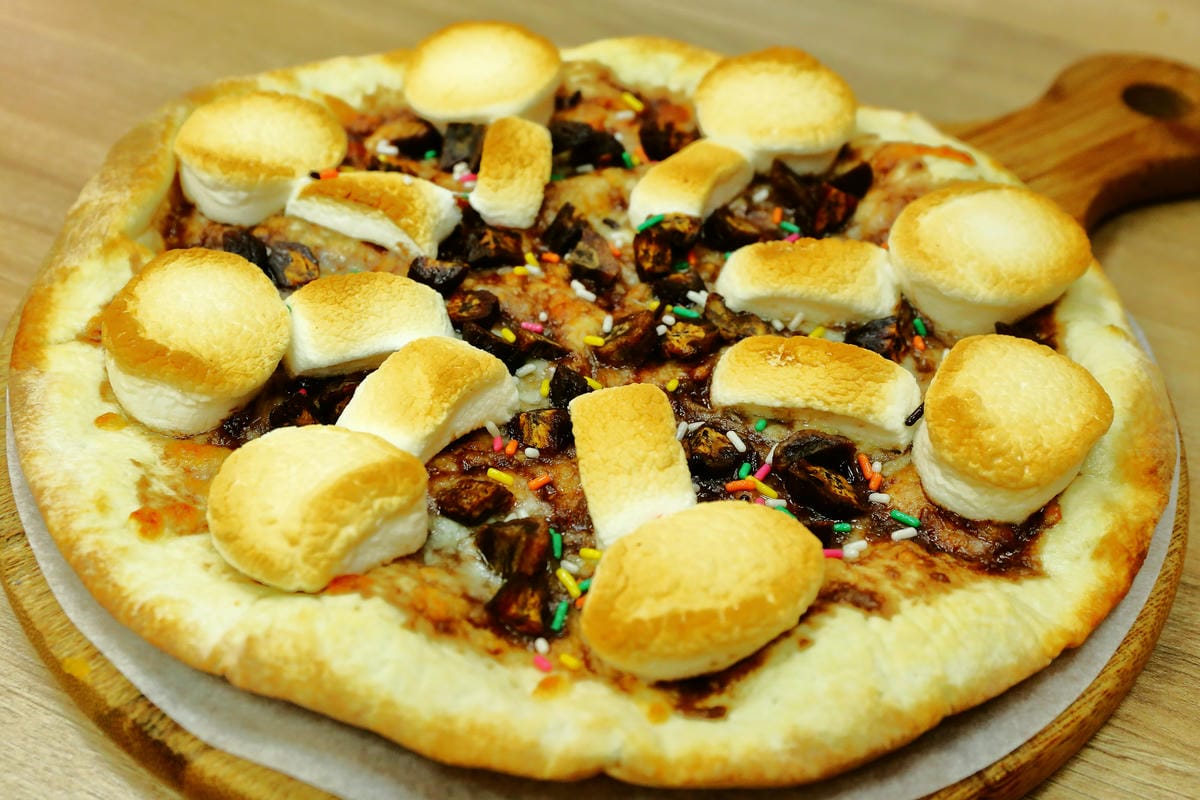 【食。士林】iPizza愛披薩～士林夜市披薩。融合許多台灣食材和獨特風味的餡料，徹底顛覆你對披薩的既定印象！百聞不如一見的好滋味！