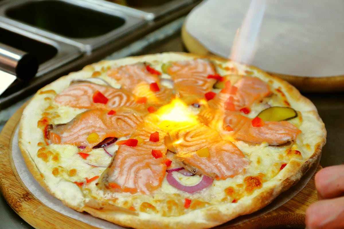 【食。士林】iPizza愛披薩～士林夜市披薩。融合許多台灣食材和獨特風味的餡料，徹底顛覆你對披薩的既定印象！百聞不如一見的好滋味！