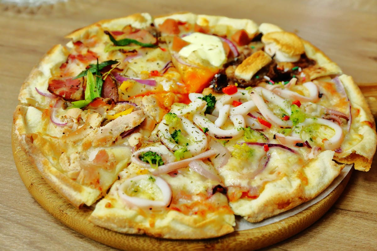 【食。士林】iPizza愛披薩～士林夜市披薩。融合許多台灣食材和獨特風味的餡料，徹底顛覆你對披薩的既定印象！百聞不如一見的好滋味！