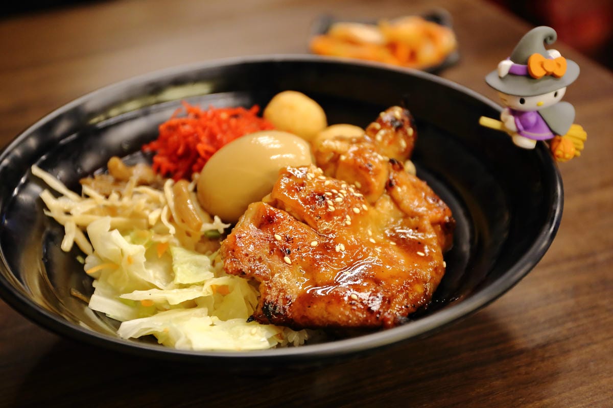 【食。永和】有間燒烤四十大道豪華炭火燒肉丼飯～大口吃肉爽度破表，份量滿分！超划算的燒肉丼飯！