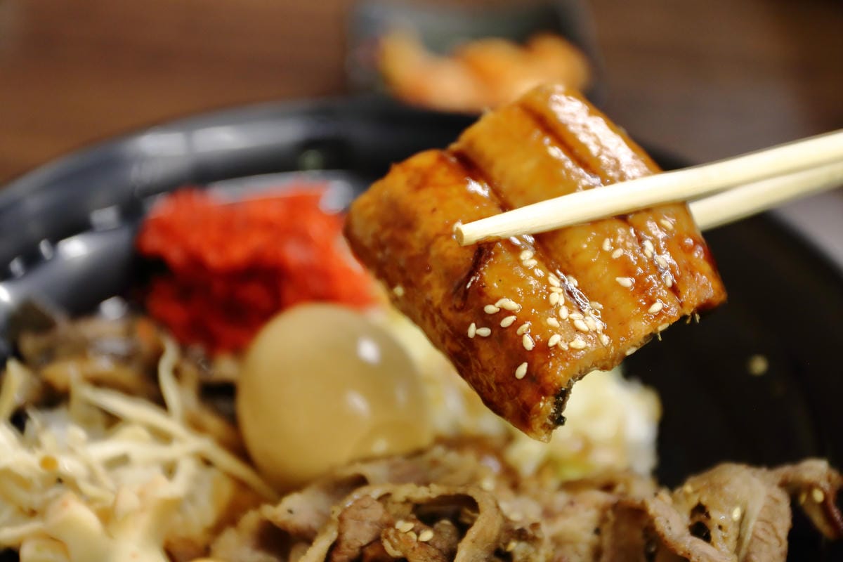 【食。永和】有間燒烤四十大道豪華炭火燒肉丼飯～大口吃肉爽度破表，份量滿分！超划算的燒肉丼飯！