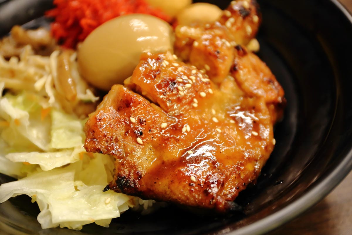 【食。永和】有間燒烤四十大道豪華炭火燒肉丼飯～大口吃肉爽度破表，份量滿分！超划算的燒肉丼飯！