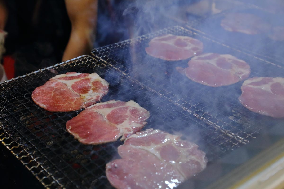 【食。永和】有間燒烤四十大道豪華炭火燒肉丼飯～大口吃肉爽度破表，份量滿分！超划算的燒肉丼飯！