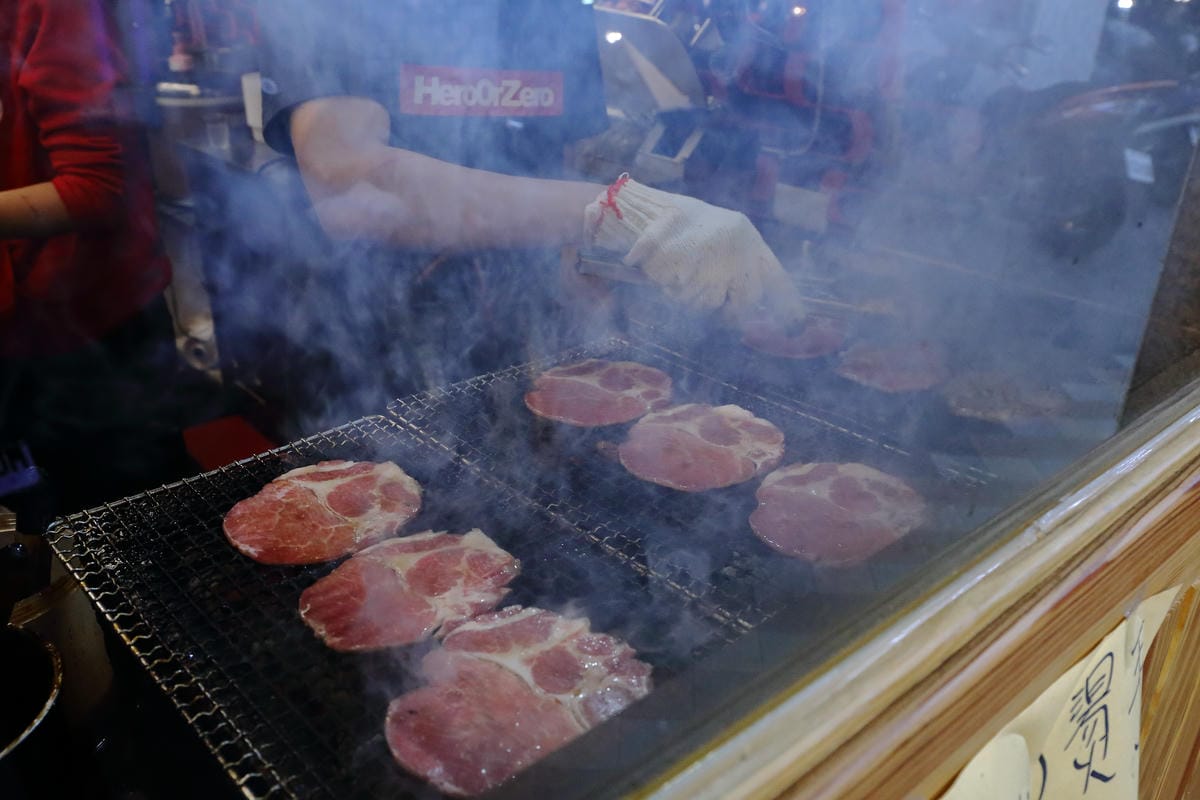 【食。永和】有間燒烤四十大道豪華炭火燒肉丼飯～大口吃肉爽度破表，份量滿分！超划算的燒肉丼飯！