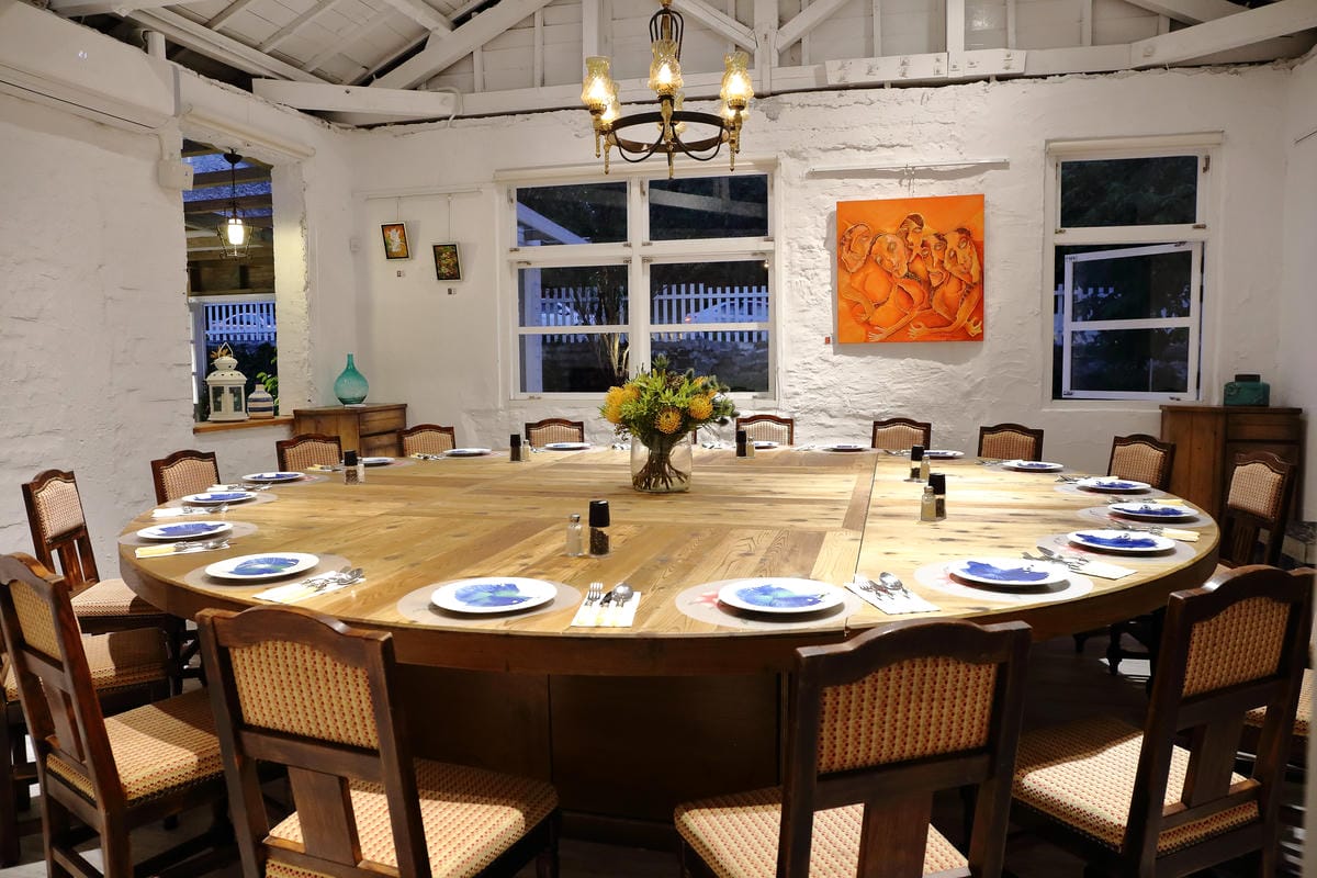 【食。士林】白房子 Yang Ｍing Caf’e～掀開美軍眷舍威嚴神秘的面紗，從早到晚都有不同風情。從選豆、研磨到沖泡，沖出北台灣最厲害的手沖咖啡！