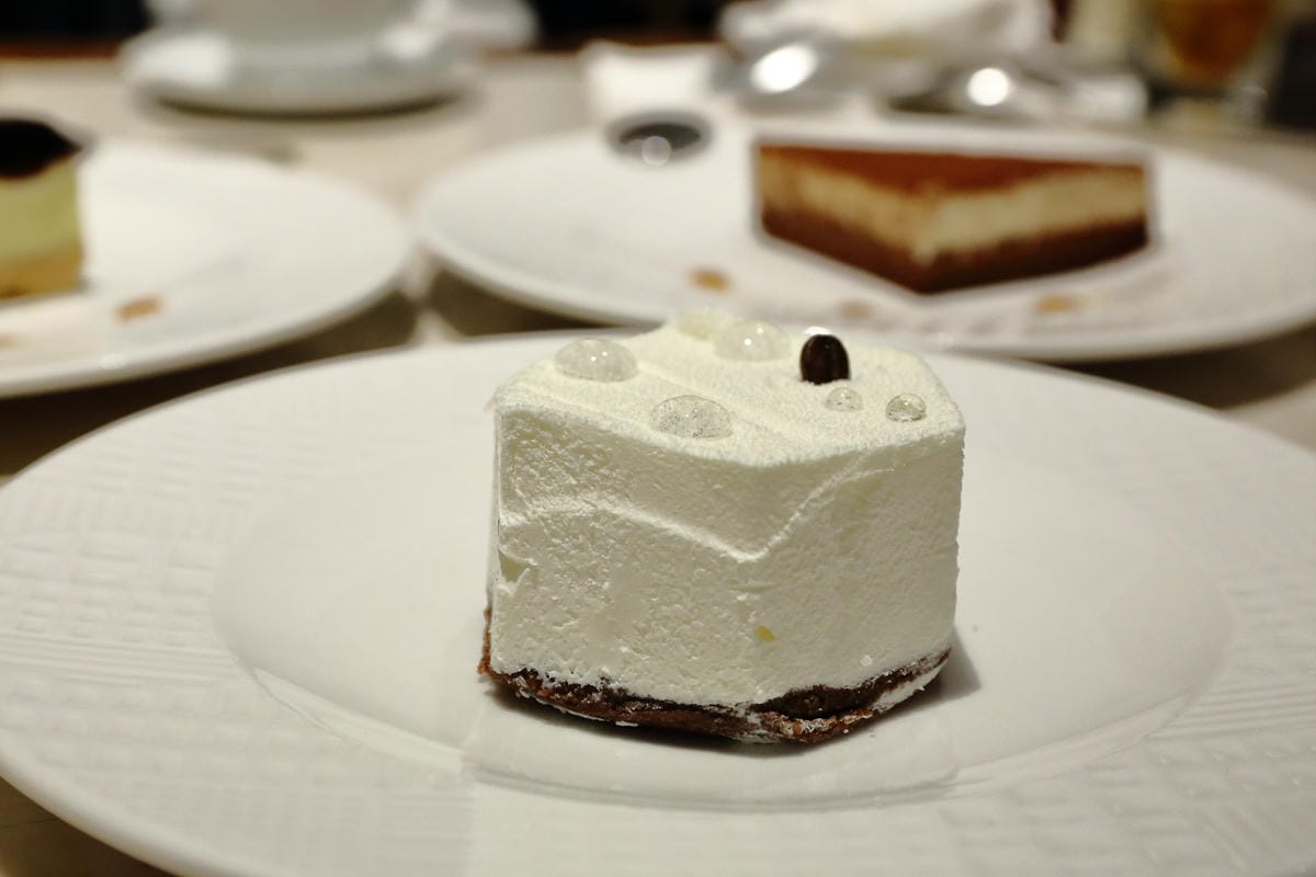 【食。士林】白房子 Yang Ｍing Caf’e～掀開美軍眷舍威嚴神秘的面紗，從早到晚都有不同風情。從選豆、研磨到沖泡，沖出北台灣最厲害的手沖咖啡！