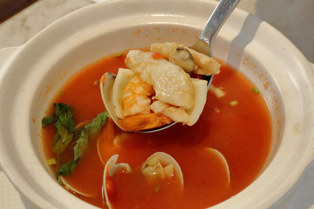 【食。士林】白房子 Yang Ｍing Caf’e～掀開美軍眷舍威嚴神秘的面紗，從早到晚都有不同風情。從選豆、研磨到沖泡，沖出北台灣最厲害的手沖咖啡！