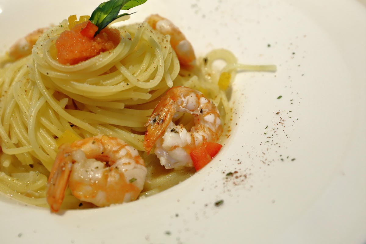 【食。士林】白房子 Yang Ｍing Caf’e～掀開美軍眷舍威嚴神秘的面紗，從早到晚都有不同風情。從選豆、研磨到沖泡，沖出北台灣最厲害的手沖咖啡！