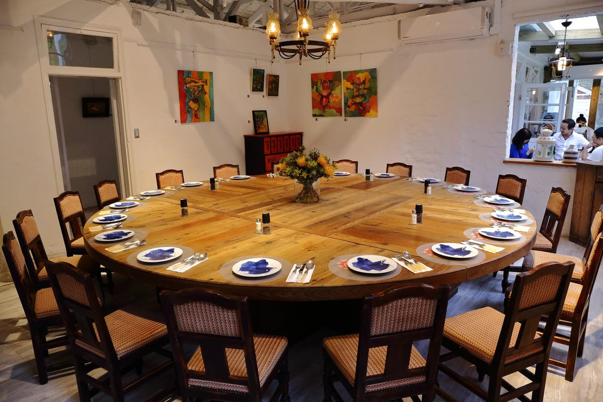 【食。士林】白房子 Yang Ｍing Caf’e～掀開美軍眷舍威嚴神秘的面紗，從早到晚都有不同風情。從選豆、研磨到沖泡，沖出北台灣最厲害的手沖咖啡！