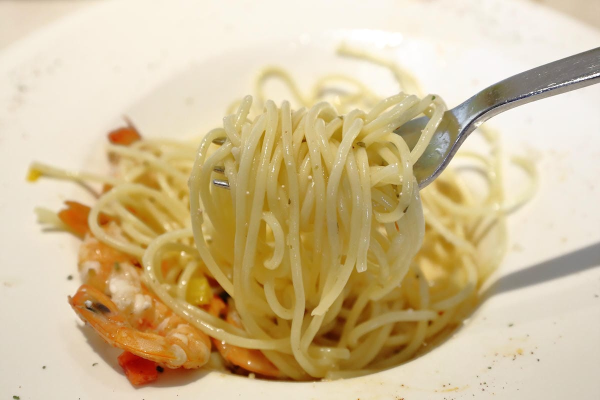 【食。士林】白房子 Yang Ｍing Caf’e～掀開美軍眷舍威嚴神秘的面紗，從早到晚都有不同風情。從選豆、研磨到沖泡，沖出北台灣最厲害的手沖咖啡！