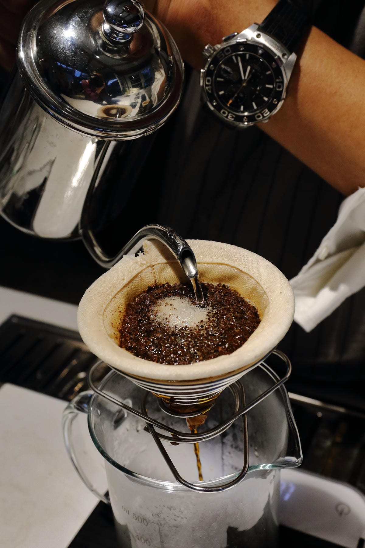 【食。士林】白房子 Yang Ｍing Caf’e～掀開美軍眷舍威嚴神秘的面紗，從早到晚都有不同風情。從選豆、研磨到沖泡，沖出北台灣最厲害的手沖咖啡！