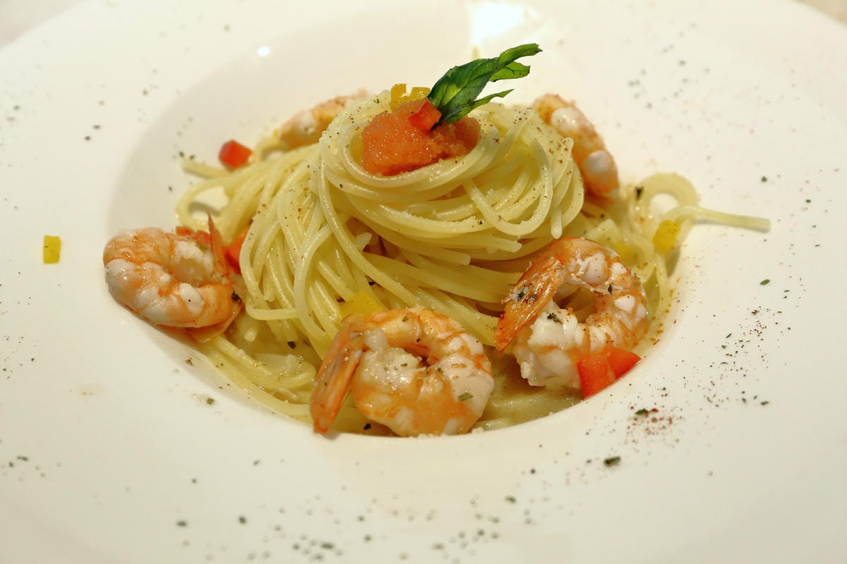 【食。士林】白房子 Yang Ｍing Caf’e～掀開美軍眷舍威嚴神秘的面紗，從早到晚都有不同風情。從選豆、研磨到沖泡，沖出北台灣最厲害的手沖咖啡！