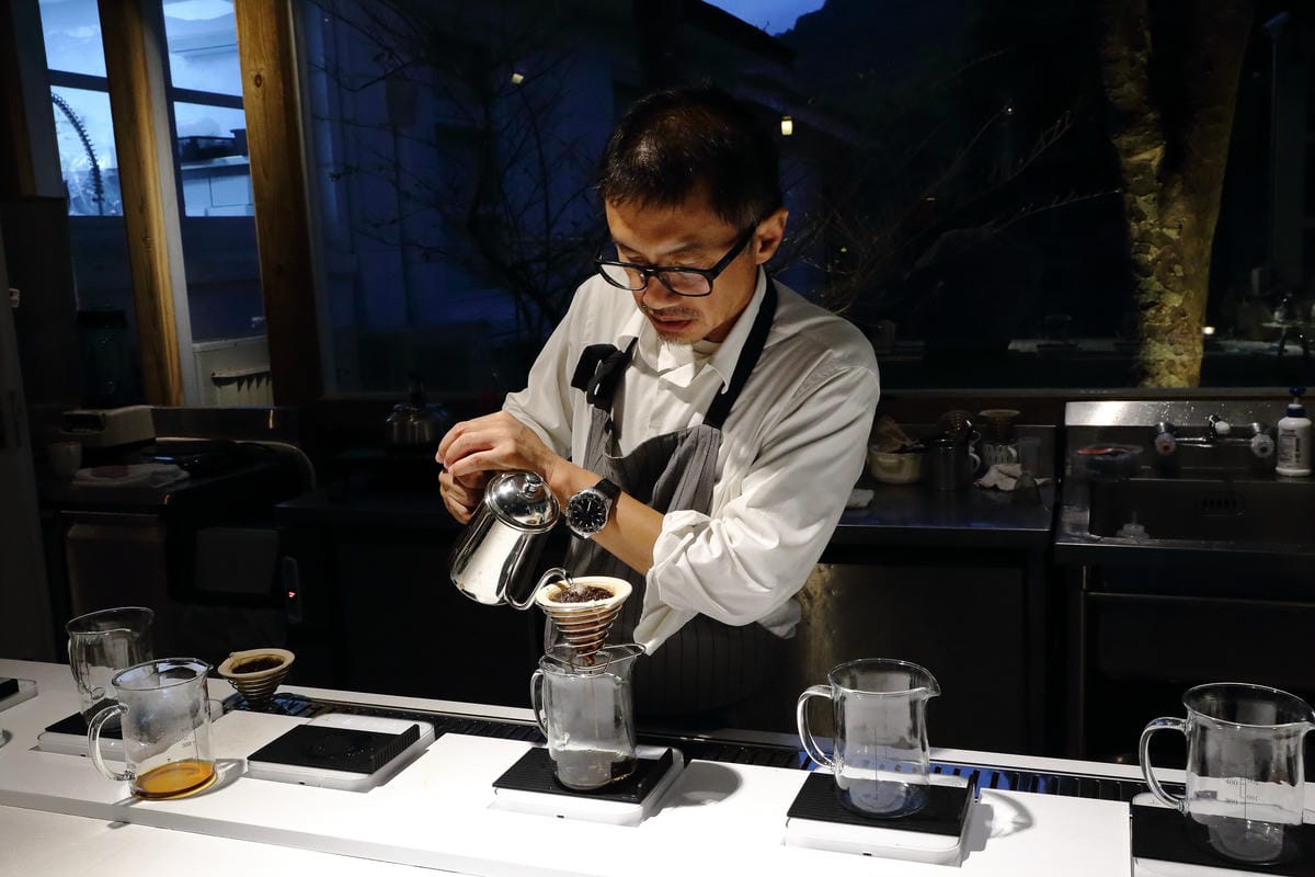 【食。士林】白房子 Yang Ｍing Caf’e～掀開美軍眷舍威嚴神秘的面紗，從早到晚都有不同風情。從選豆、研磨到沖泡，沖出北台灣最厲害的手沖咖啡！