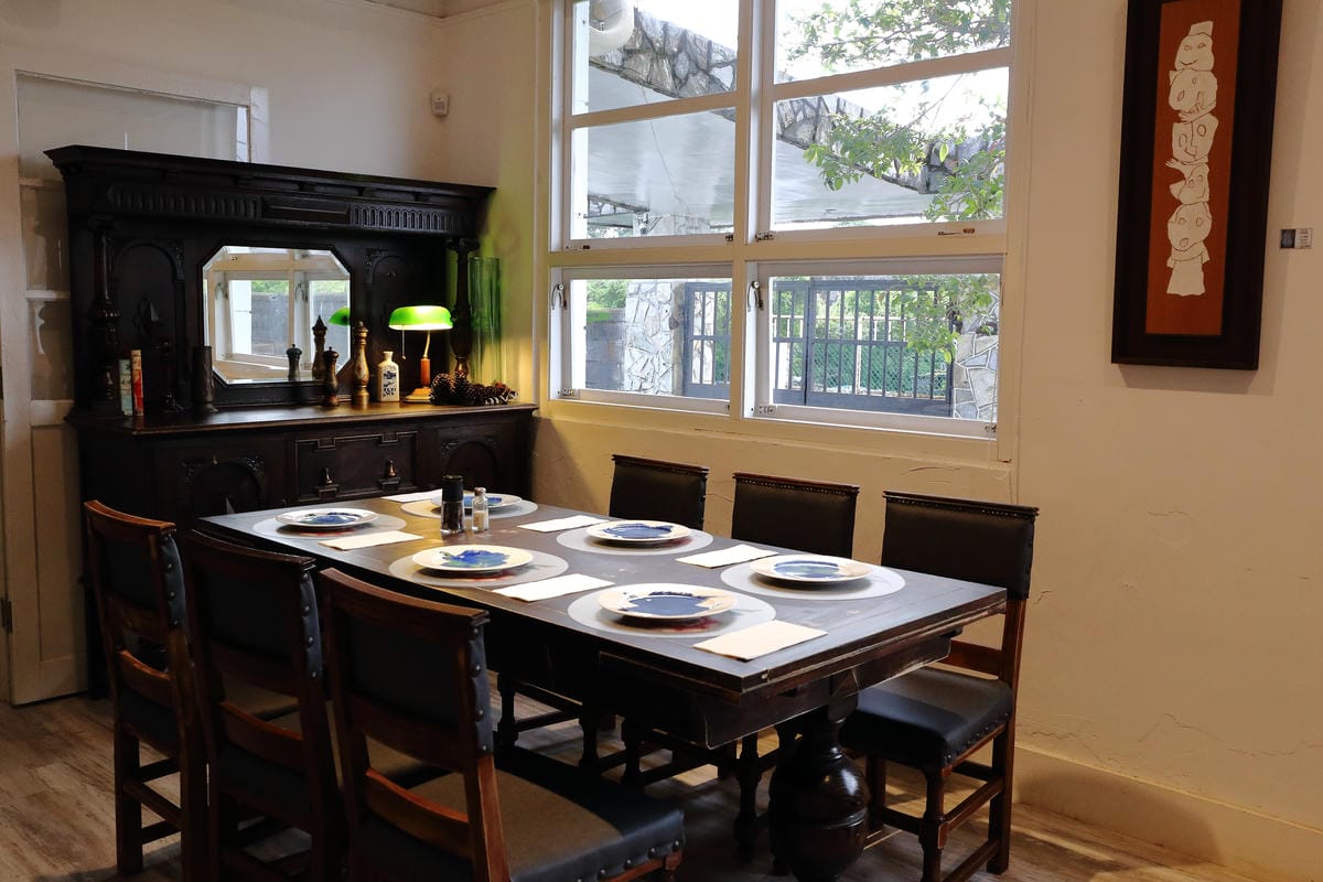 【食。士林】白房子 Yang Ｍing Caf’e～掀開美軍眷舍威嚴神秘的面紗，從早到晚都有不同風情。從選豆、研磨到沖泡，沖出北台灣最厲害的手沖咖啡！