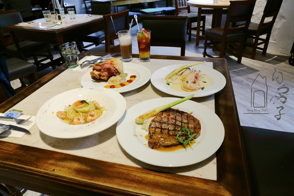 【食。士林】白房子 Yang Ｍing Caf’e～掀開美軍眷舍威嚴神秘的面紗，從早到晚都有不同風情。從選豆、研磨到沖泡，沖出北台灣最厲害的手沖咖啡！