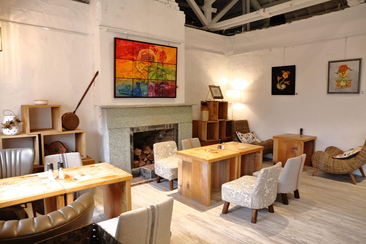 【食。士林】白房子 Yang Ｍing Caf’e～掀開美軍眷舍威嚴神秘的面紗，從早到晚都有不同風情。從選豆、研磨到沖泡，沖出北台灣最厲害的手沖咖啡！