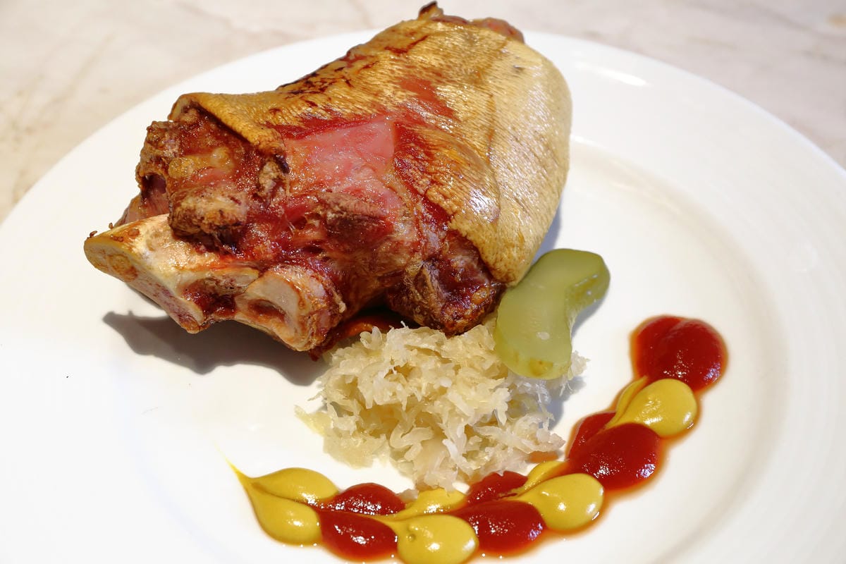 【食。士林】白房子 Yang Ｍing Caf’e～掀開美軍眷舍威嚴神秘的面紗，從早到晚都有不同風情。從選豆、研磨到沖泡，沖出北台灣最厲害的手沖咖啡！