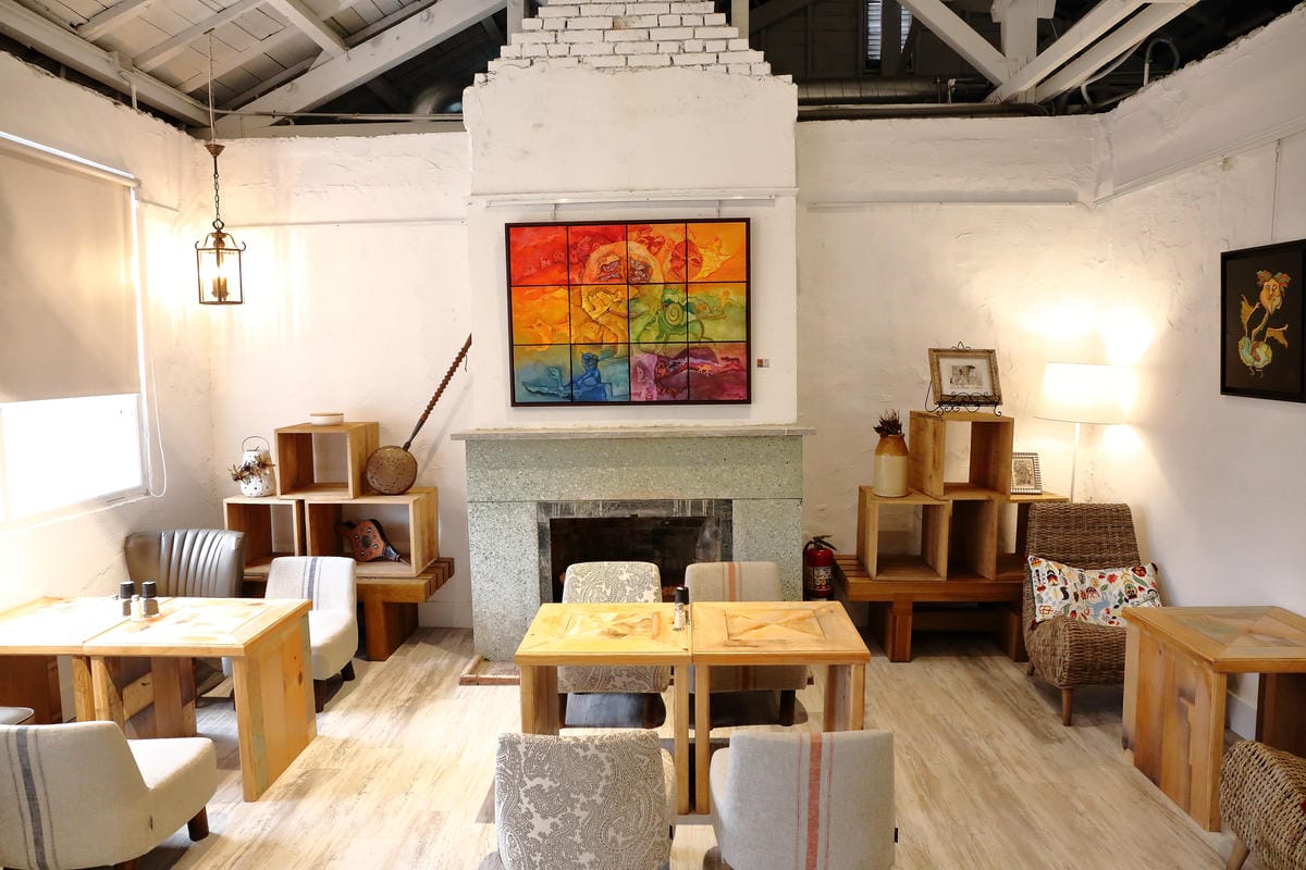 【食。士林】白房子 Yang Ｍing Caf’e～掀開美軍眷舍威嚴神秘的面紗，從早到晚都有不同風情。從選豆、研磨到沖泡，沖出北台灣最厲害的手沖咖啡！