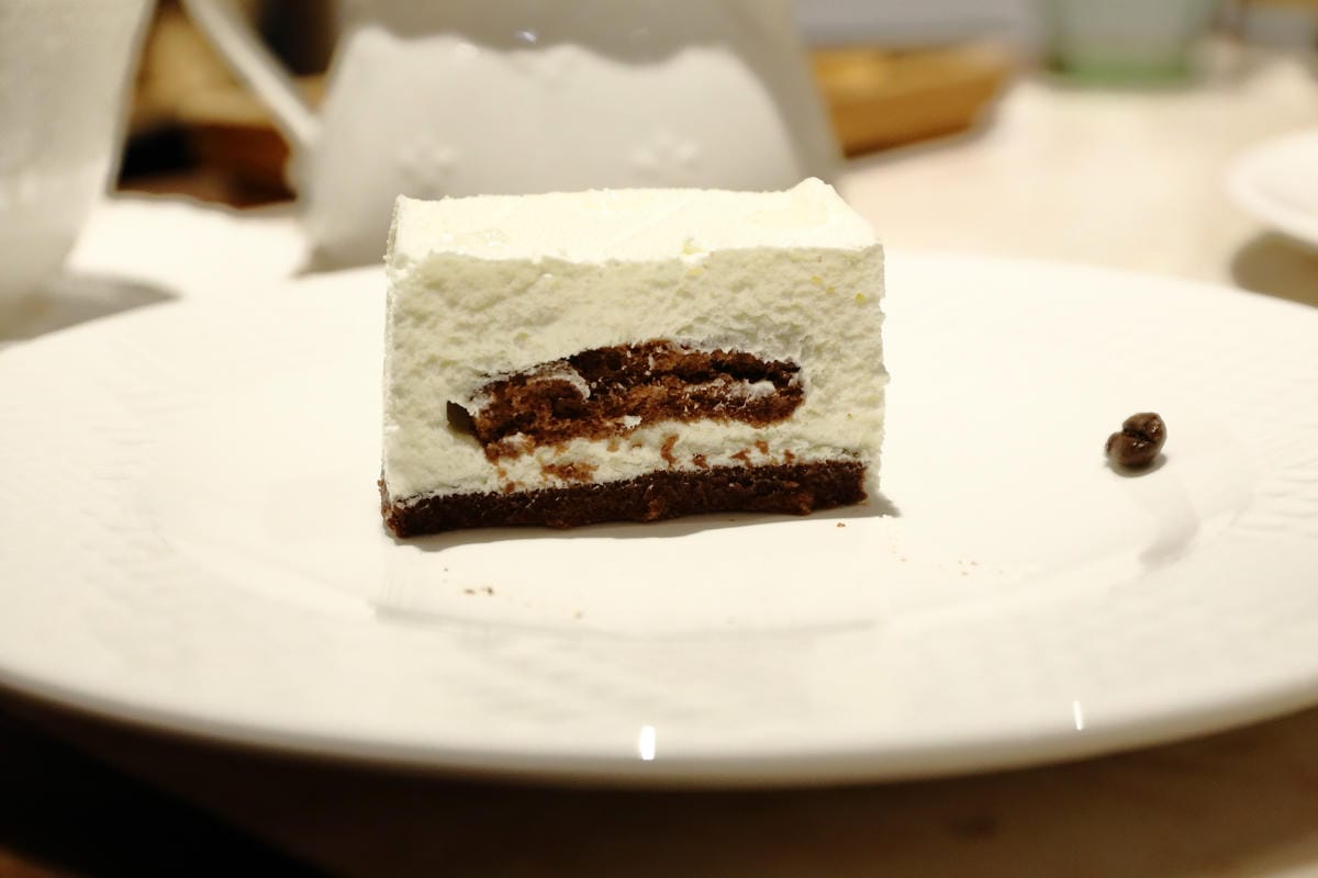 【食。士林】白房子 Yang Ｍing Caf’e～掀開美軍眷舍威嚴神秘的面紗，從早到晚都有不同風情。從選豆、研磨到沖泡，沖出北台灣最厲害的手沖咖啡！