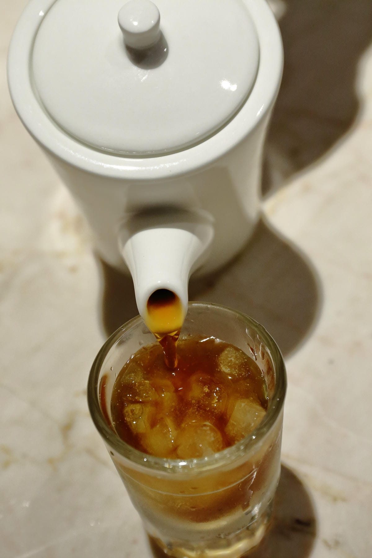 【食。士林】白房子 Yang Ｍing Caf’e～掀開美軍眷舍威嚴神秘的面紗，從早到晚都有不同風情。從選豆、研磨到沖泡，沖出北台灣最厲害的手沖咖啡！