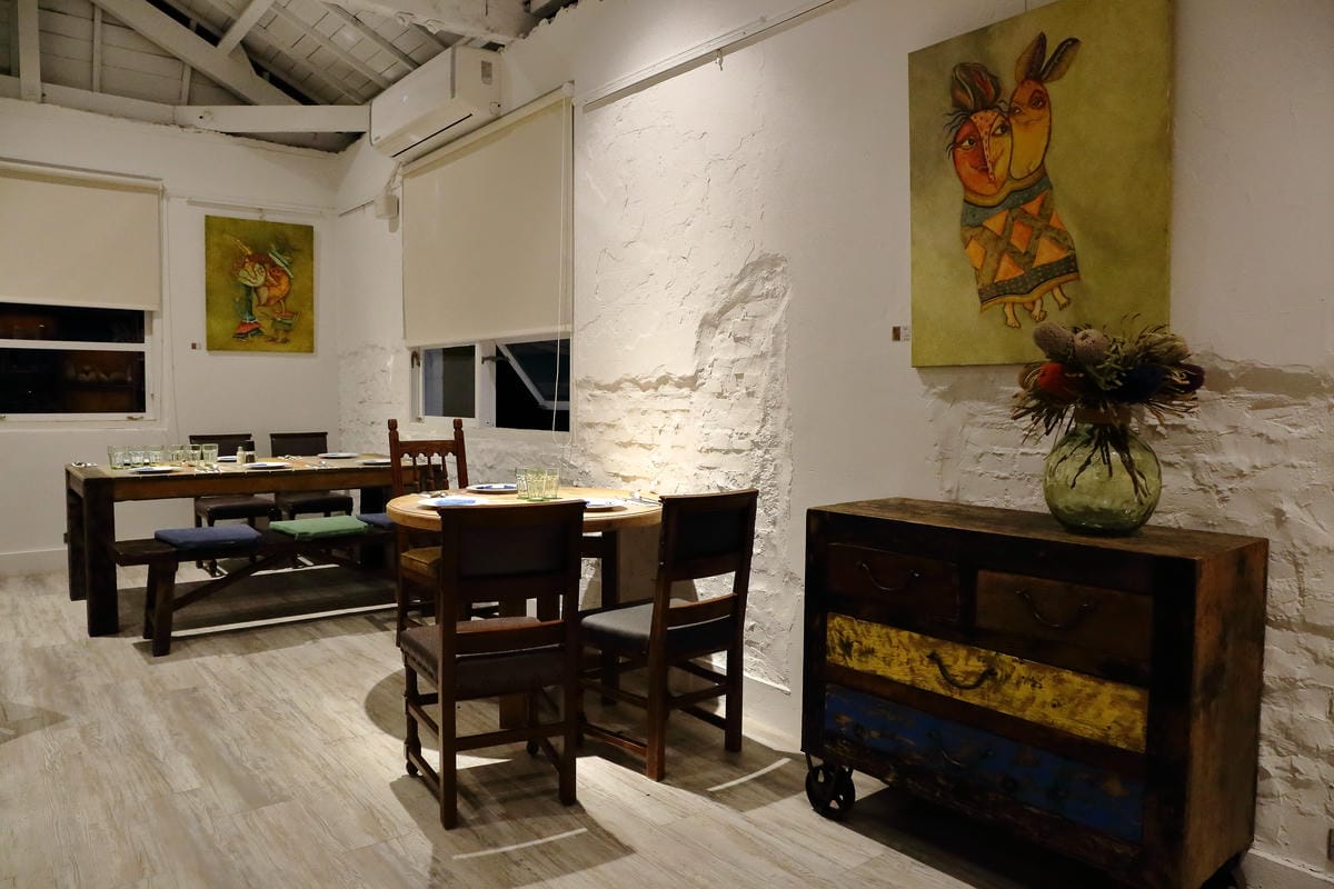 【食。士林】白房子 Yang Ｍing Caf’e～掀開美軍眷舍威嚴神秘的面紗，從早到晚都有不同風情。從選豆、研磨到沖泡，沖出北台灣最厲害的手沖咖啡！