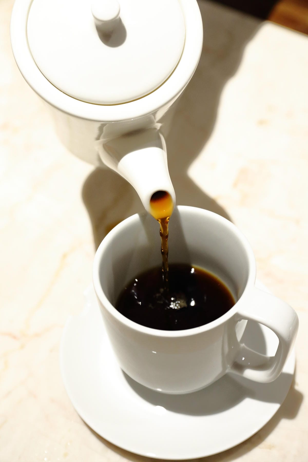 【食。士林】白房子 Yang Ｍing Caf’e～掀開美軍眷舍威嚴神秘的面紗，從早到晚都有不同風情。從選豆、研磨到沖泡，沖出北台灣最厲害的手沖咖啡！