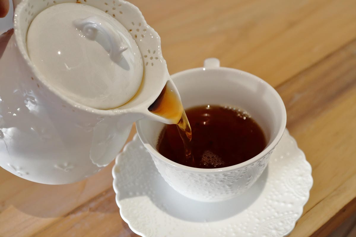 【食。士林】白房子 Yang Ｍing Caf’e～掀開美軍眷舍威嚴神秘的面紗，從早到晚都有不同風情。從選豆、研磨到沖泡，沖出北台灣最厲害的手沖咖啡！