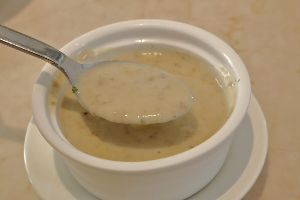 【食。士林】白房子 Yang Ｍing Caf’e～掀開美軍眷舍威嚴神秘的面紗，從早到晚都有不同風情。從選豆、研磨到沖泡，沖出北台灣最厲害的手沖咖啡！