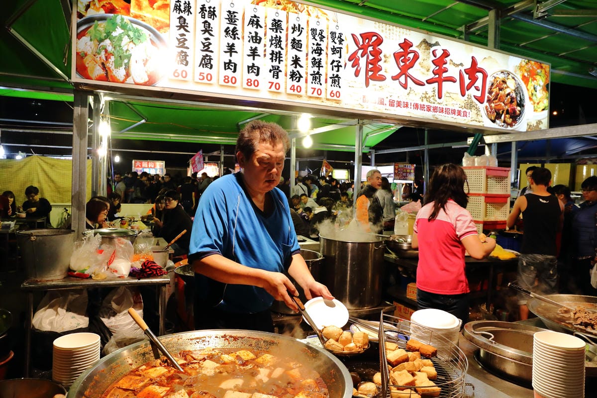 【食。板橋】新北市文創觀光夜市～新北市最大規模文創觀光夜市新開幕！擠爆人潮！匯集了南北小吃搶先看！(已歇業)