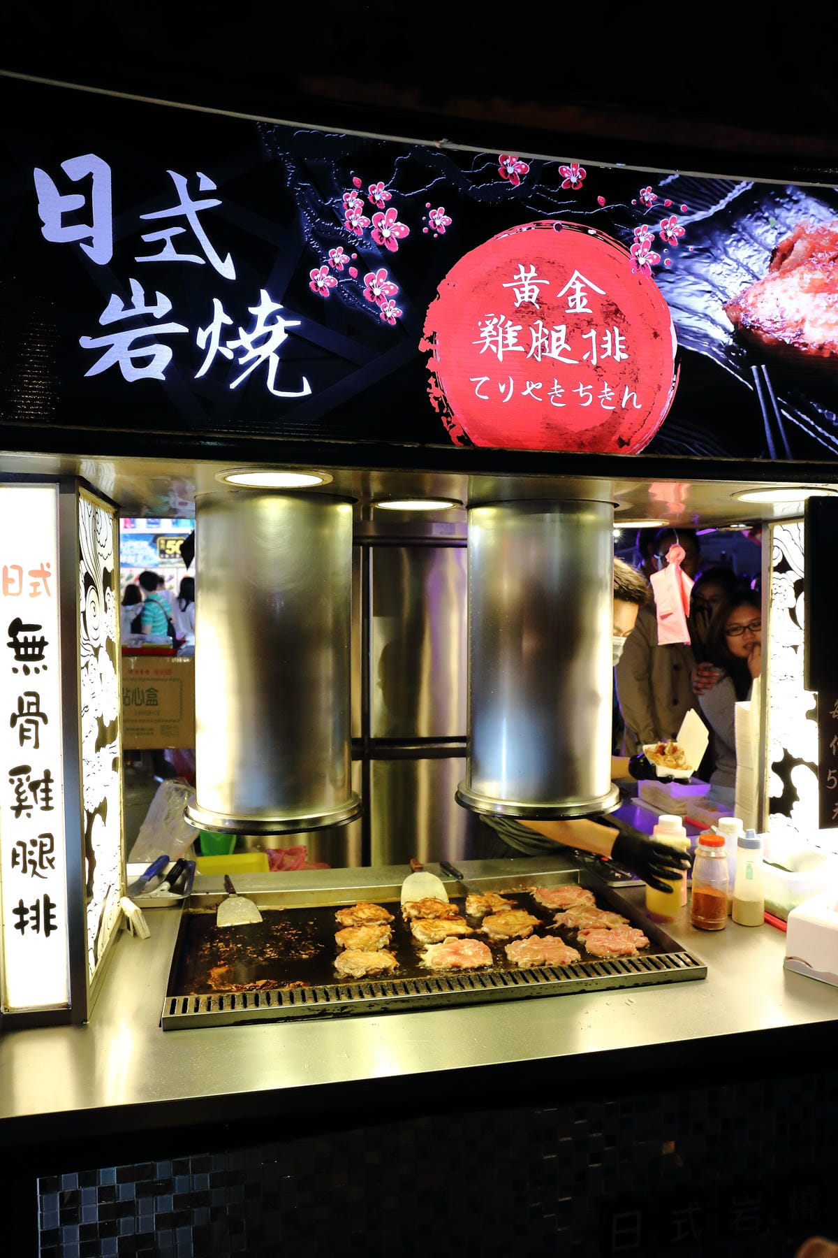 【食。板橋】新北市文創觀光夜市～新北市最大規模文創觀光夜市新開幕！擠爆人潮！匯集了南北小吃搶先看！(已歇業)