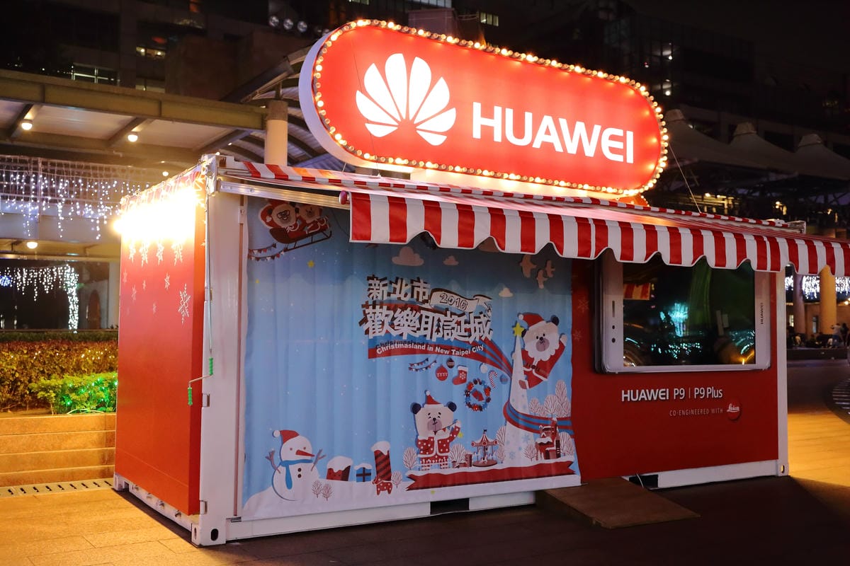 【遊。板橋】2016新北歡樂耶誕城～面積最大3D光雕投影+耶誕樹，主燈秀搶先看！（11/19浪漫開城）