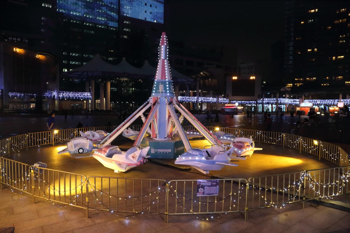 【遊。板橋】2016新北歡樂耶誕城～面積最大3D光雕投影+耶誕樹，主燈秀搶先看！（11/19浪漫開城）