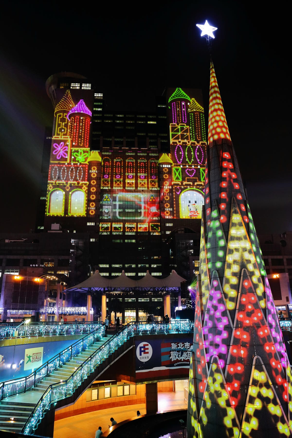 【遊。板橋】2016新北歡樂耶誕城～面積最大3D光雕投影+耶誕樹，主燈秀搶先看！（11/19浪漫開城）