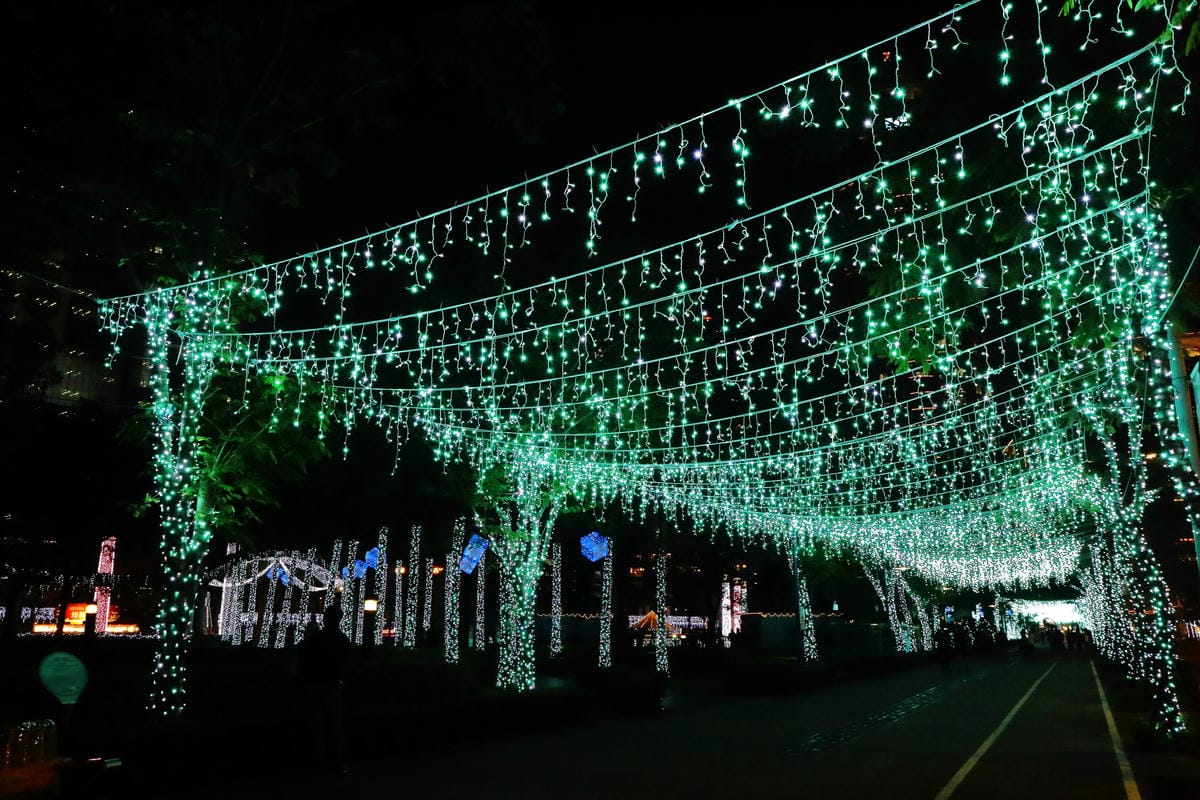 【遊。板橋】2016新北歡樂耶誕城～面積最大3D光雕投影+耶誕樹，主燈秀搶先看！（11/19浪漫開城）