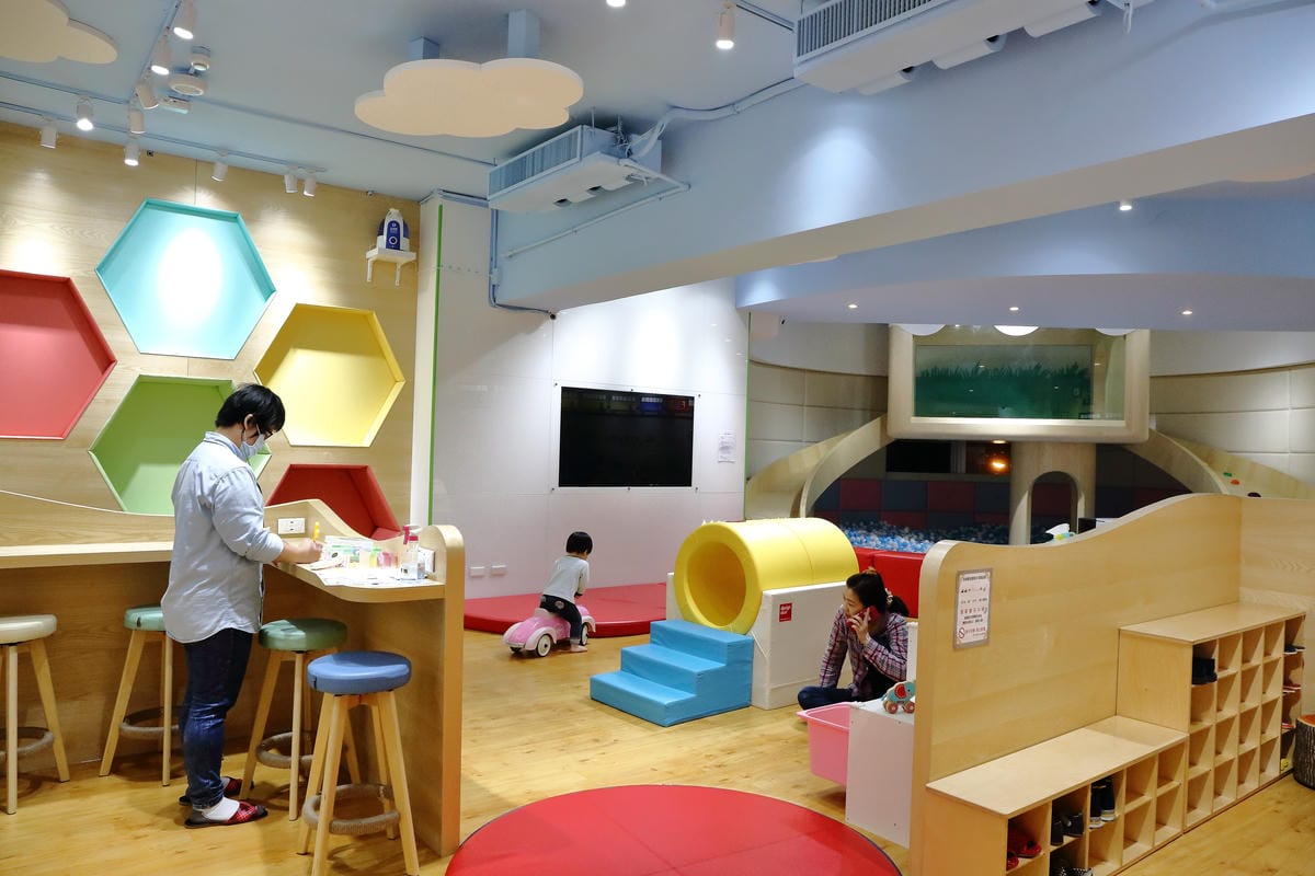 【食。內湖】Fun Breeze 放風餐廳～球池、溜滑梯、積木！內湖最火紅的夢幻親子餐廳，媽咪可以放心的聊天吃飯囉