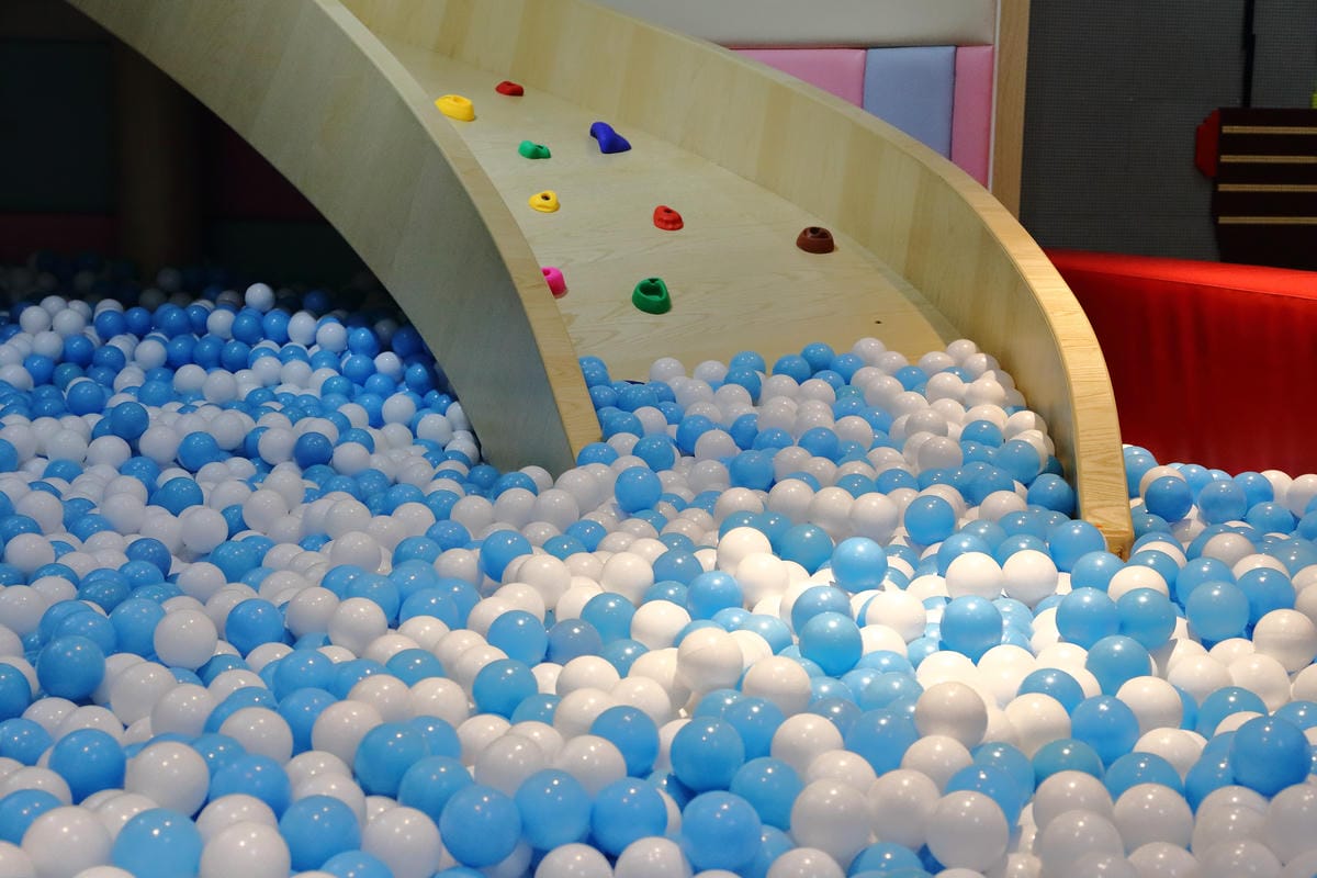 【食。內湖】Fun Breeze 放風餐廳～球池、溜滑梯、積木！內湖最火紅的夢幻親子餐廳，媽咪可以放心的聊天吃飯囉