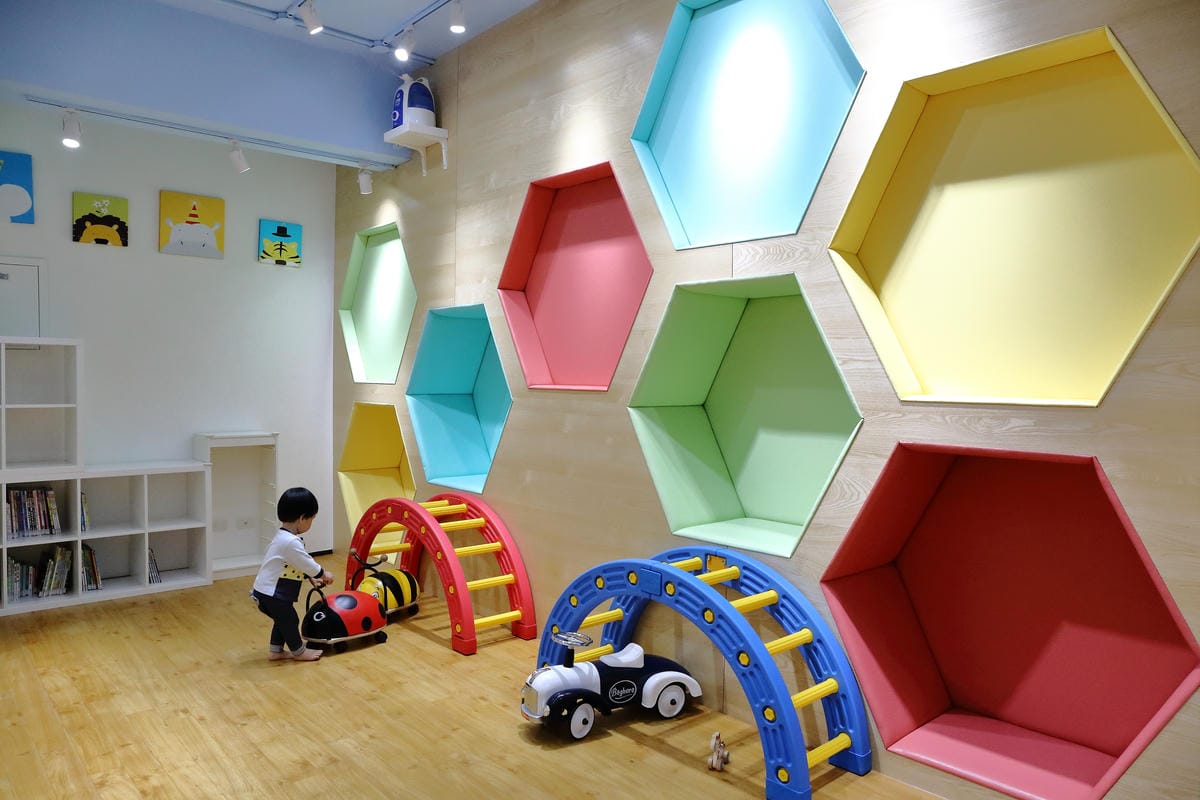 【食。內湖】Fun Breeze 放風餐廳～球池、溜滑梯、積木！內湖最火紅的夢幻親子餐廳，媽咪可以放心的聊天吃飯囉