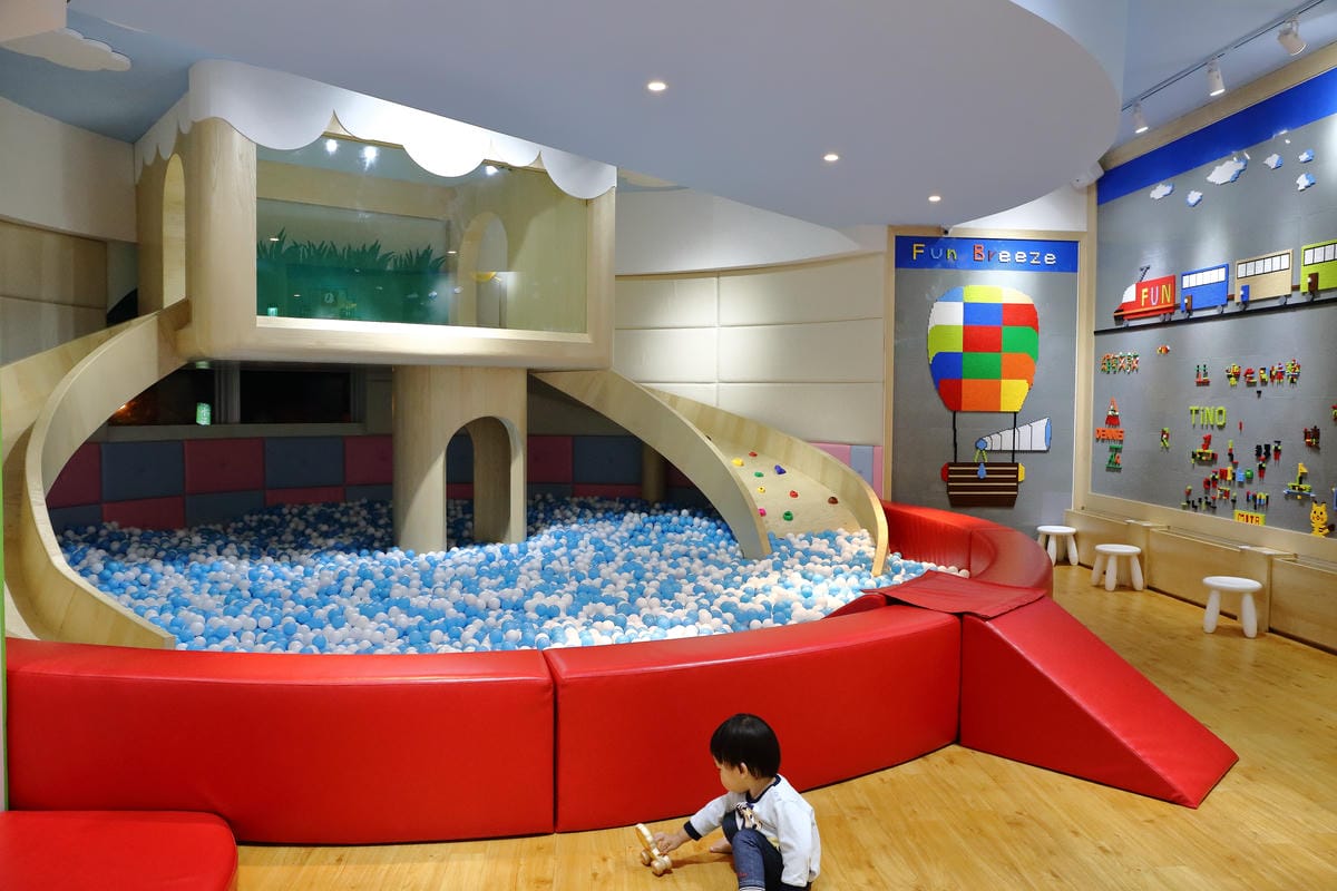 【食。內湖】Fun Breeze 放風餐廳～球池、溜滑梯、積木！內湖最火紅的夢幻親子餐廳，媽咪可以放心的聊天吃飯囉