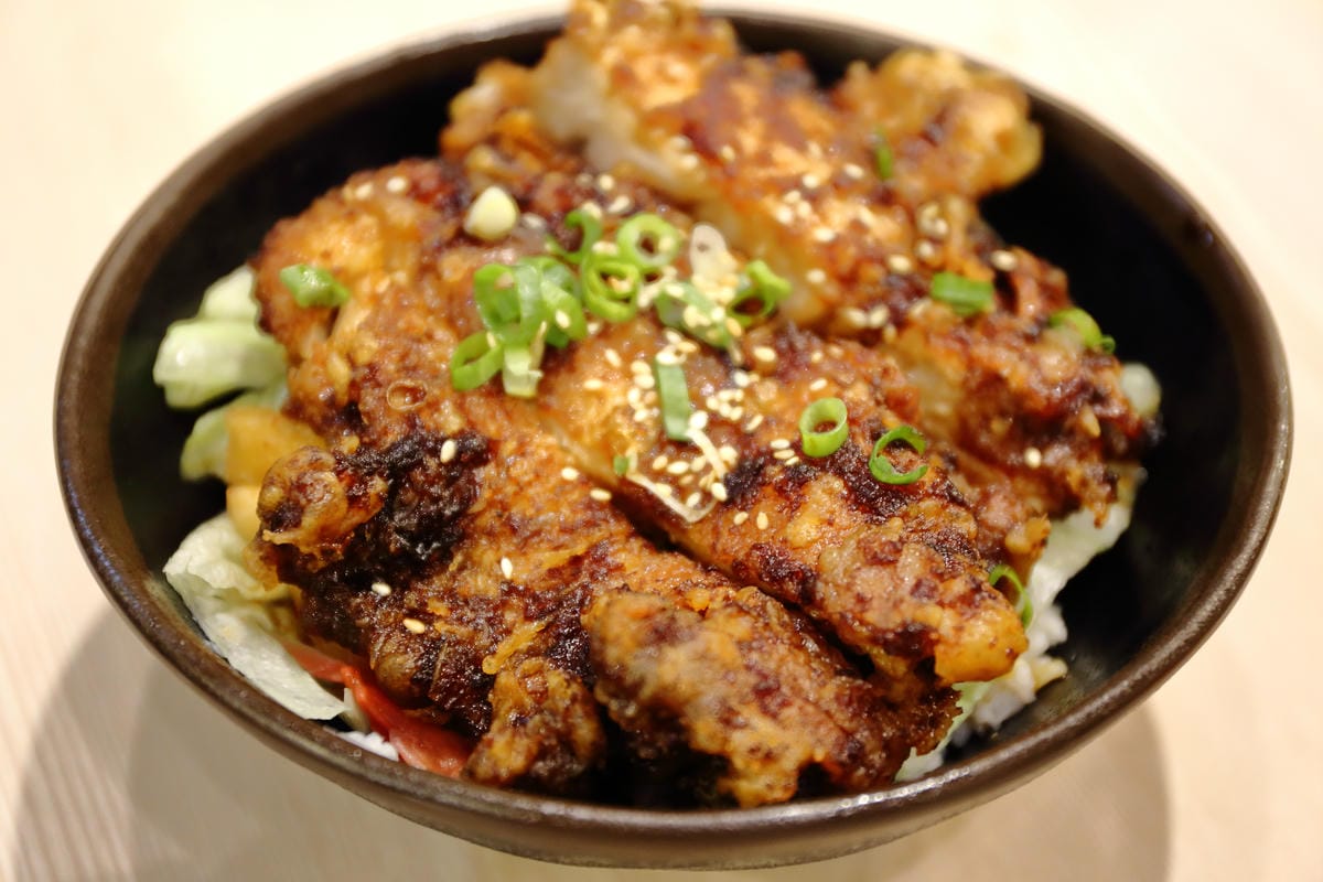 【食。永和】郭記粥無敵～9盎司巨無霸燒肉飯，肉食系大愛！超級無敵大碗海鮮麵，胃夠大你就來！