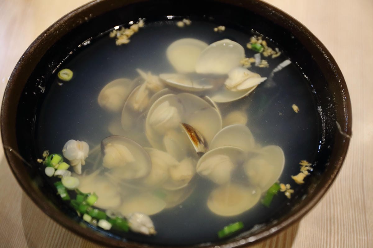 【食。永和】郭記粥無敵～9盎司巨無霸燒肉飯，肉食系大愛！超級無敵大碗海鮮麵，胃夠大你就來！