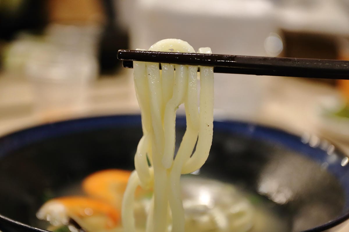 【食。永和】郭記粥無敵～9盎司巨無霸燒肉飯，肉食系大愛！超級無敵大碗海鮮麵，胃夠大你就來！