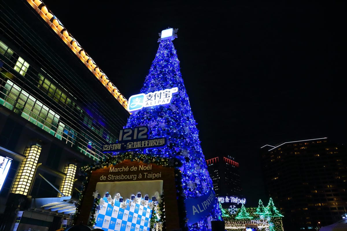 【遊。台北】2016台北。繽紛耶誕季～台北超夢幻浪漫聖誕樹大集合！法國道地耶誕市集原汁原味搬來台北101，今年的聖誕節很不一樣(文末抽獎)