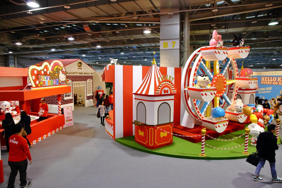 【展覽。台北】HELLO KITTY GO AROUND歡樂嘉年華～KITTY控注意了！！超華麗的三麗鷗盛會，今年絕不可錯過的超夢幻展覽‎！！（展場全攻略，文末抽獎贈票）